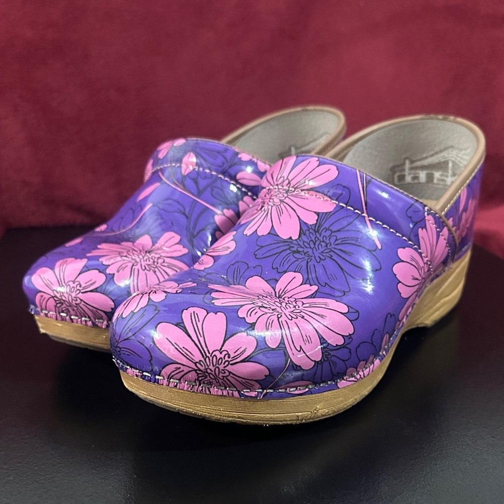 Dansko XP 20 Women's Purple and Pink Floral Clogs Size 40